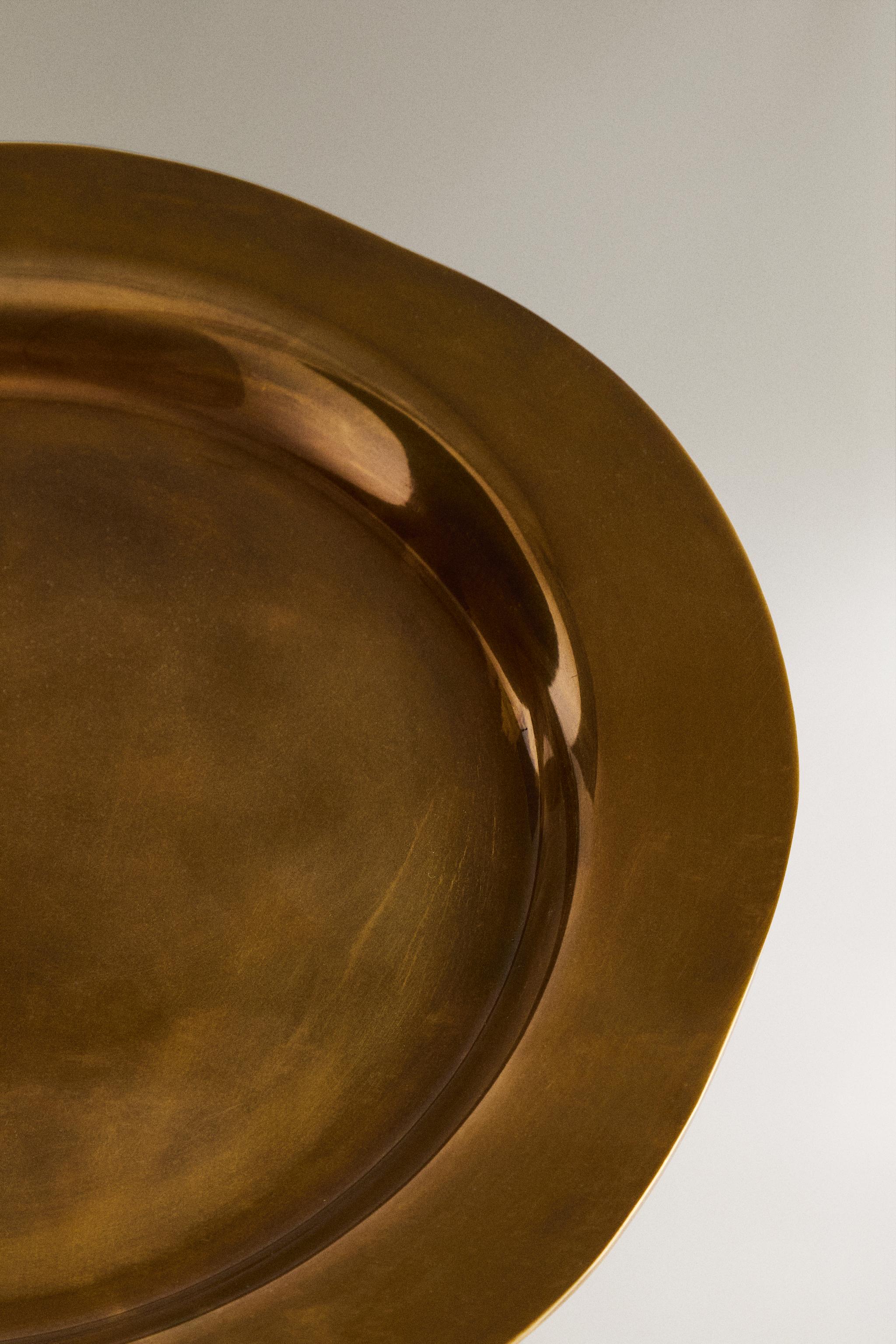 PETIT BRASS PLATE I COLIN KING